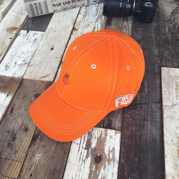 Дамски шапки подходящи за ежедневие в черен,бял,син,оранжев,сив,цикламен,лилав,розов и жълт цвят