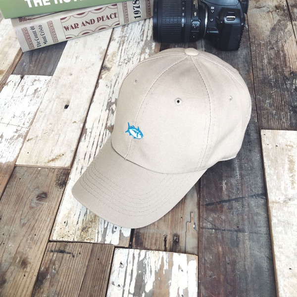 Дамски шапки подходящи за ежедневие в черен,бял,син,оранжев,сив,цикламен,лилав,розов и жълт цвят