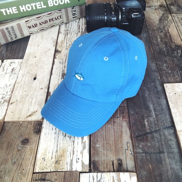 Дамски шапки подходящи за ежедневие в черен,бял,син,оранжев,сив,цикламен,лилав,розов и жълт цвят