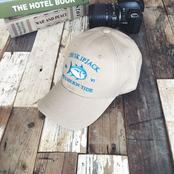 Дамски шапки подходящи за ежедневие в черен,бял,син,оранжев,сив,цикламен,лилав,розов и жълт цвят