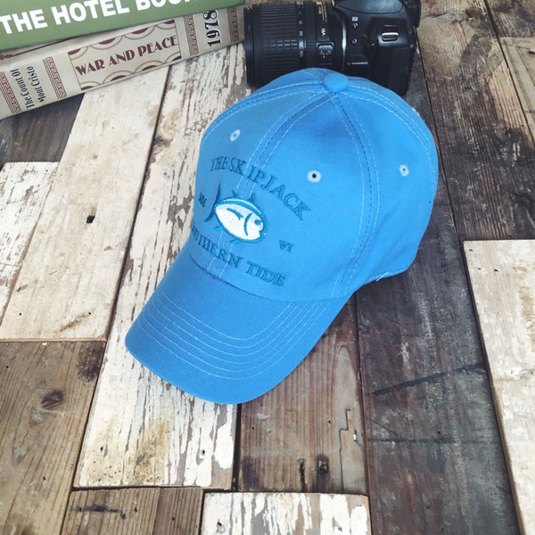 Дамски шапки подходящи за ежедневие в черен,бял,син,оранжев,сив,цикламен,лилав,розов и жълт цвят