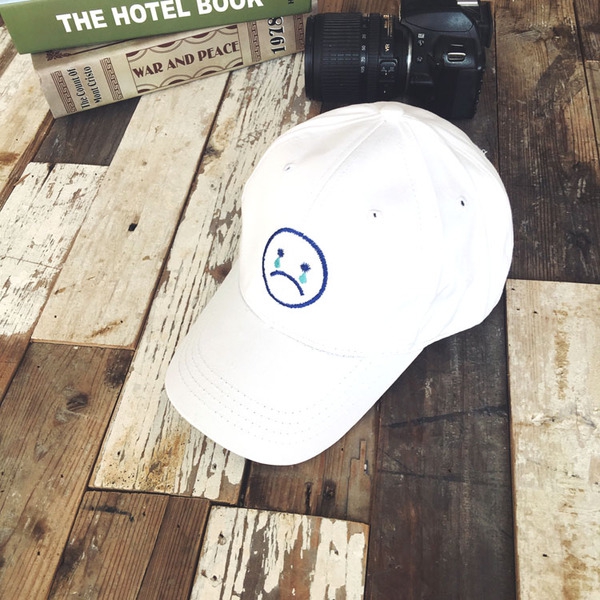 Дамски шапки подходящи за ежедневие в черен,бял,син,оранжев,сив,цикламен,лилав,розов и жълт цвят