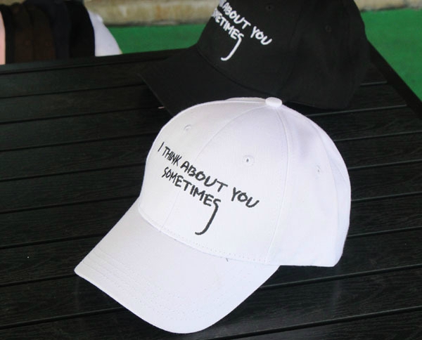 Καπέλα Casual κυρίες σε πολλά διαφορετικά χρώματα - 21 μοντέλα