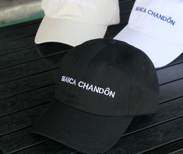 Καπέλα Casual κυρίες σε πολλά διαφορετικά χρώματα - 21 μοντέλα