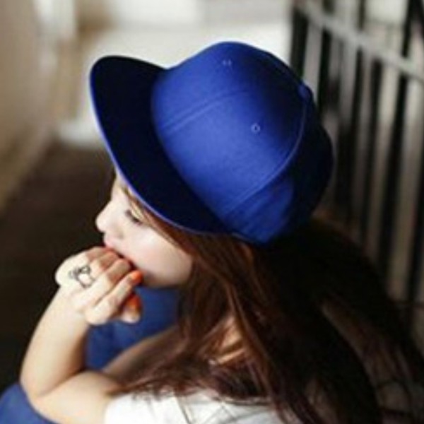 Шапки за мъже и жени в бял,червен,син,черен и бежов цвят - 5 модела