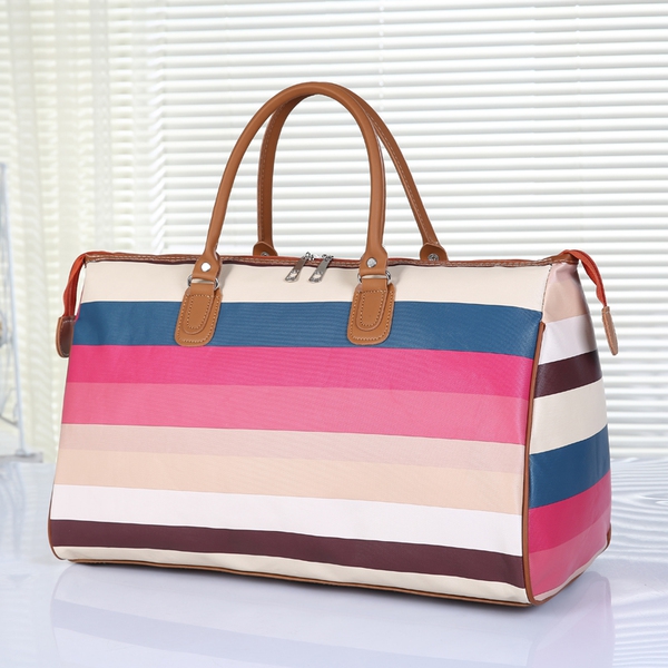 Διαφορετικά μοντέλα ταξιδιωτικών τσαντών.