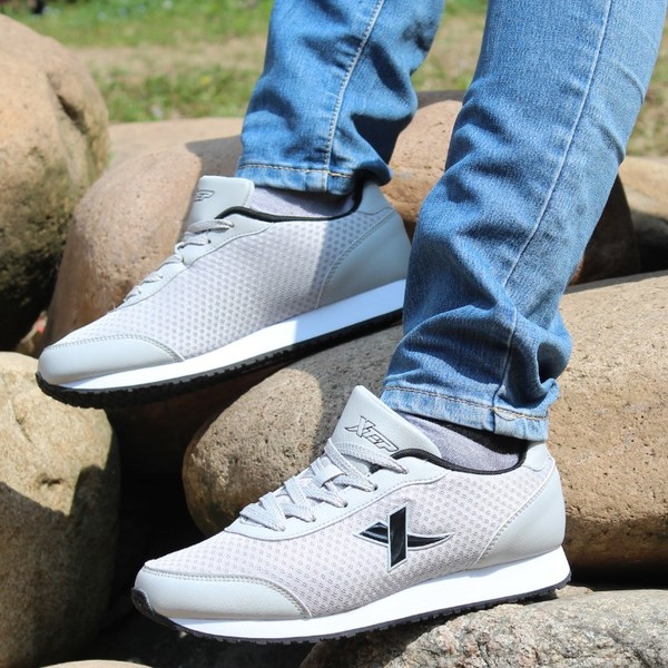 Мъжки летни спортни обувки подходящи за бягане - три модела в сив, син и черен цвят - издръжливи и ветропроветриви