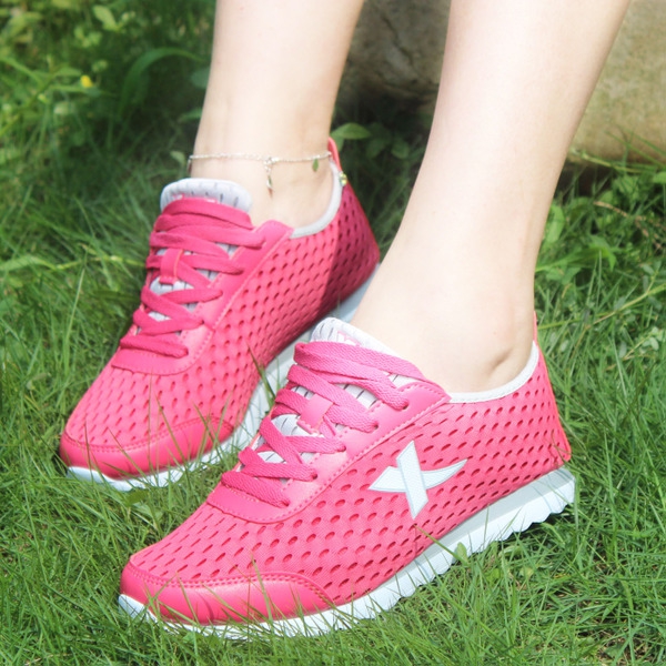 Дамски пролетни спортни обувки за бягане в розов цвят