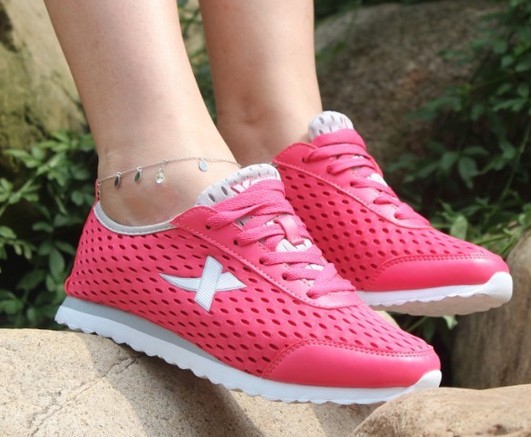 Дамски пролетни спортни обувки за бягане в розов цвят