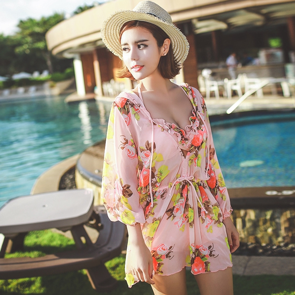 Μαγιό με μαντίλα στην παραλία: 3 χρώματα