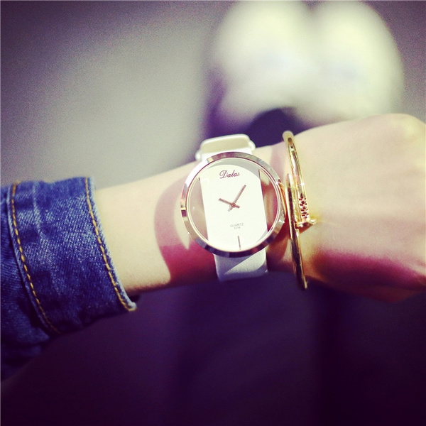 Γυναικεία ρολόγια σε λευκό, μαύρο και καφέ χρώμα