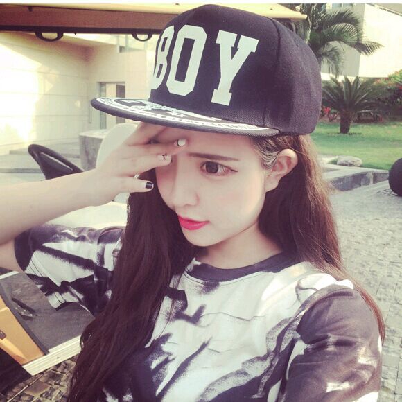 Дамски шапки в стил ърбан - 14 модела в черен цвят