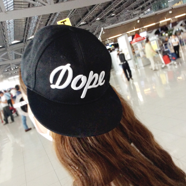 Καπέλα σε αστικές στυλ - σε μαύρο και άσπρο