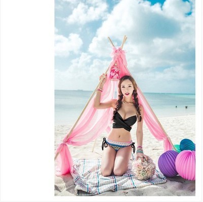 Μαγιό: Ροζ, κόκκινο, κίτρινο, μπλε, μαύρο, κυκλάμινα