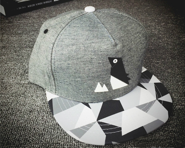 Καπέλα για τους άνδρες και τις γυναίκες σε μαύρο, γκρι και λευκό - 9 μοντέλα