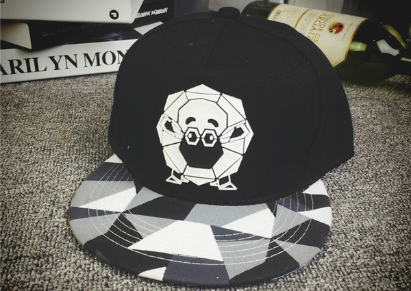 Καπέλα για τους άνδρες και τις γυναίκες σε μαύρο, γκρι και λευκό - 9 μοντέλα