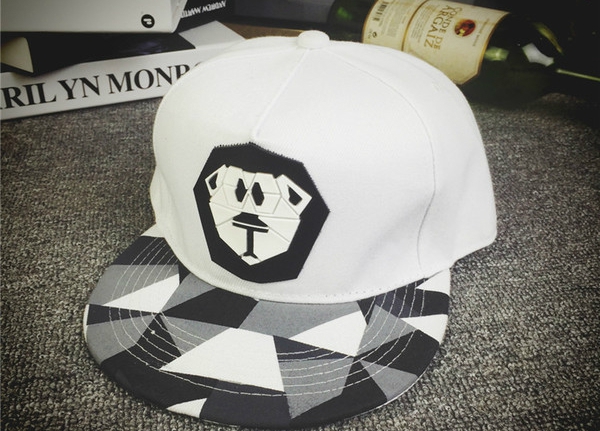 Καπέλα για τους άνδρες και τις γυναίκες σε μαύρο, γκρι και λευκό - 9 μοντέλα