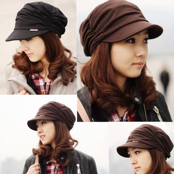 Дамска шапка подходяща за ежедневие и пътуване в черен и кафяв цвят 