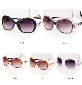 Νέα γυαλιά ηλίου των γυναικών με διαφορετικά χρώματα πλαισίου: άσπρο, μαύρο, μωβ, χρυσό