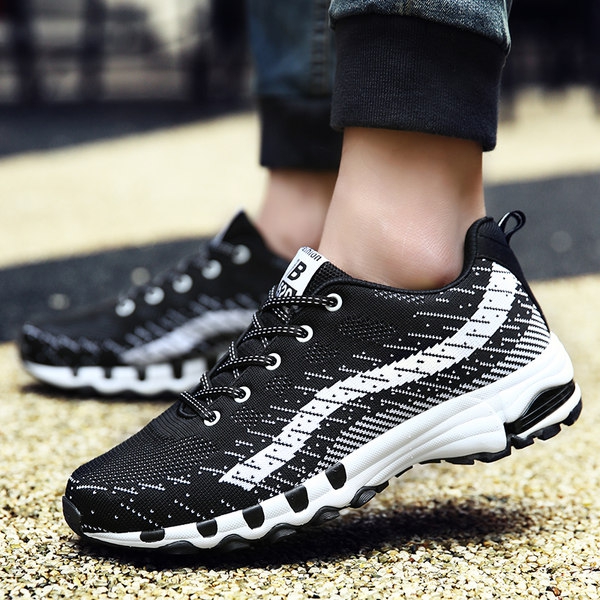 Спортни обувки за бягане - подходящи за мъже в три топ модела 