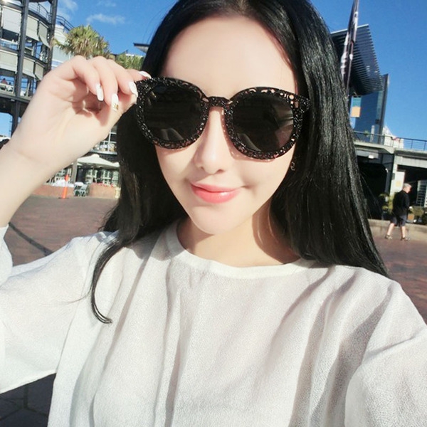 Дамски слънчеви очила с черни, златисти, сини стъкла