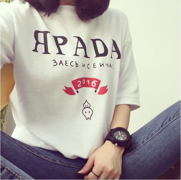 Μπλούζες σε διάφορα σχέδια και χρώματα