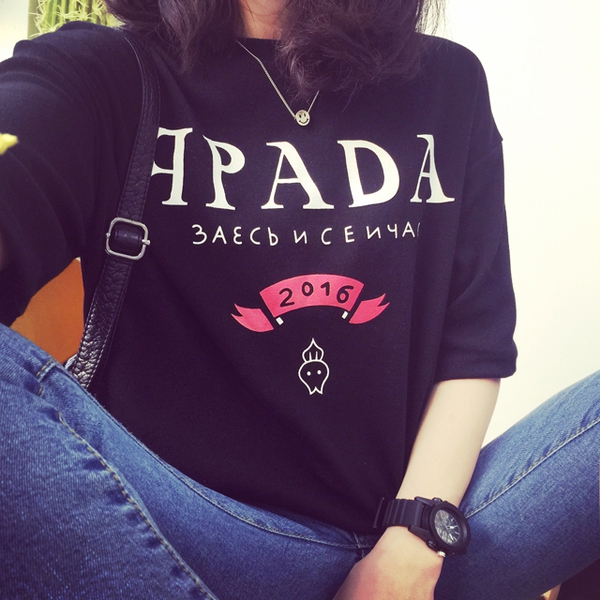 Μπλούζες σε διάφορα σχέδια και χρώματα