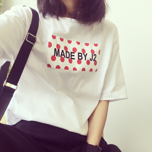 Μπλούζες σε διάφορα σχέδια και χρώματα