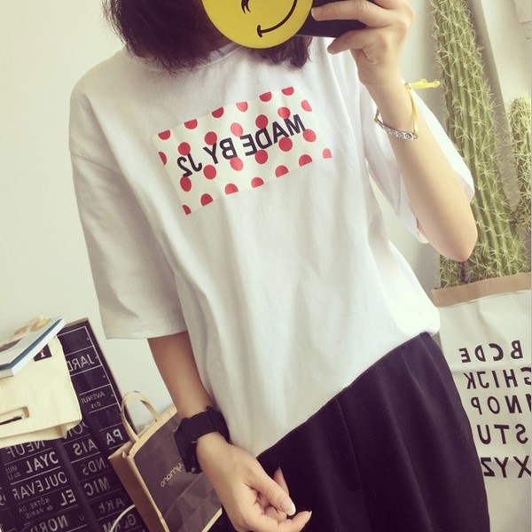 Μπλούζες σε διάφορα σχέδια και χρώματα