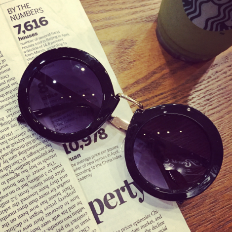 Οι γυναίκες γυαλιά ηλίου εγκύκλιος