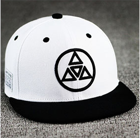 Мъжки шапки в стил ърбан - черен и бял цвят