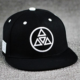 Мъжки шапки в стил ърбан - черен и бял цвят