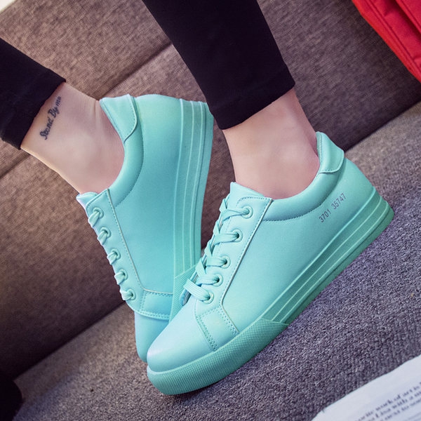 Дамски пролетно-летни спортни обувки за тичане и джогинг - топ модели в черно, зелено, бяло и розово