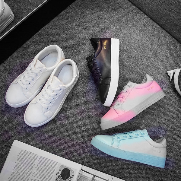 Дамски пролетно-летни спортни обувки за тичане и джогинг - топ модели в черно, зелено, бяло и розово