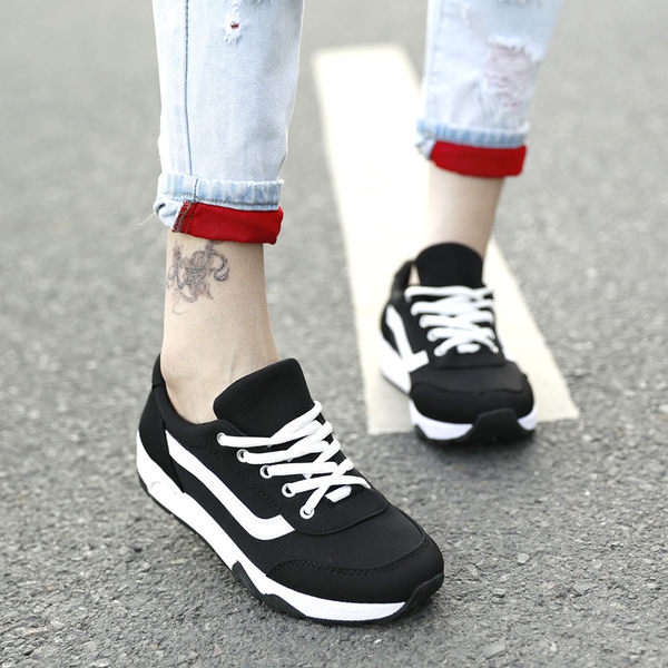 Спортни обувки за жени - сиви, черни, лилави, червени - топ модели за тичане и бягане