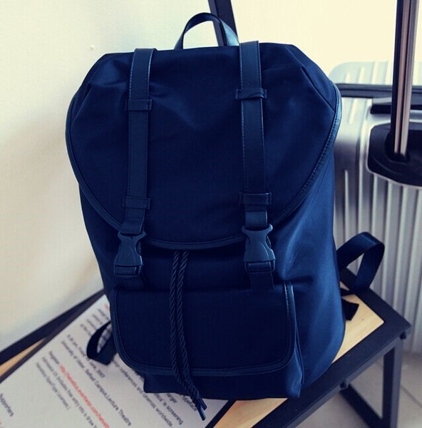 Σακίδια ανδρών σε κορυφαία χρώματα - μπλε και μαύρο