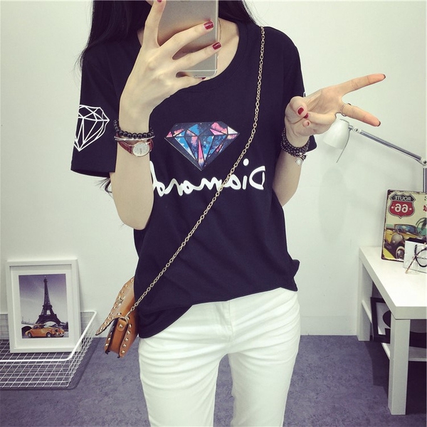 Λεπτό καλοκαίρι T-shirt για νεαρές κυρίες σε διάφορα χρώματα