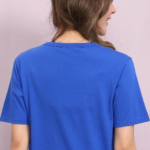 Дамска памучна тениска в наситен син цвят с щампа на Дафи Дък