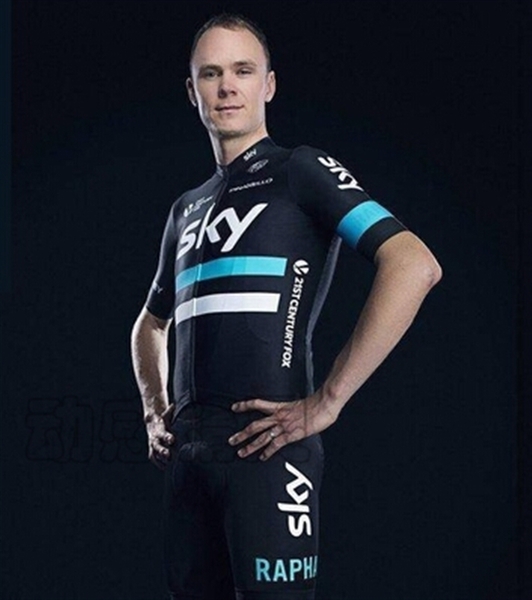 Ανδρικά ελαστικά σπορ  σετ  σε κοντό μανίκι - 10 μοντέλα