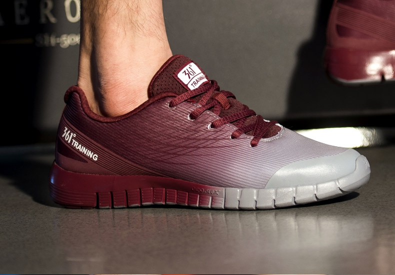 Спортни обувки за бягане за мъже - 3 модела - подходящи за настилка 