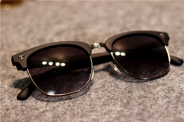 Слънчеви очила: Кафяви, Черни