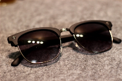 Слънчеви очила: Кафяви, Черни