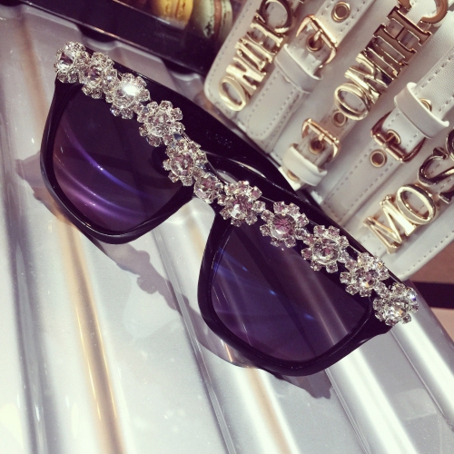 Πολυτελή γυαλιά ηλίου με διακοσμητικά καρέ: μαργαριτάρια, λουλούδια