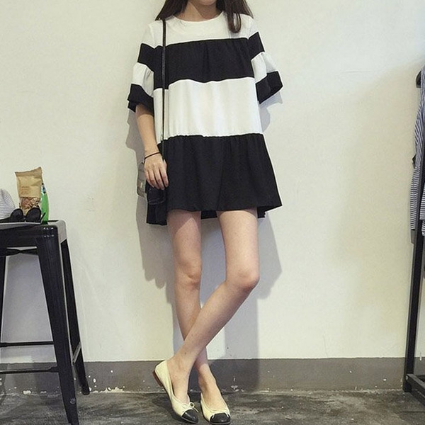 Дамска широка рокля за летните дни в черно и бяло