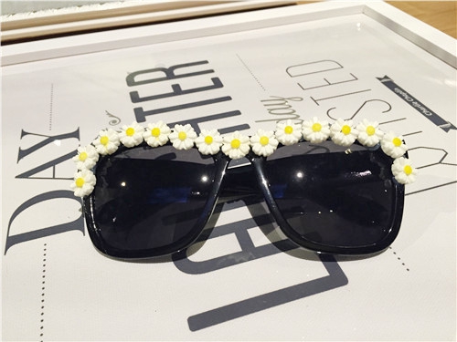 Дамски слънчеви очила над 10 различни модела