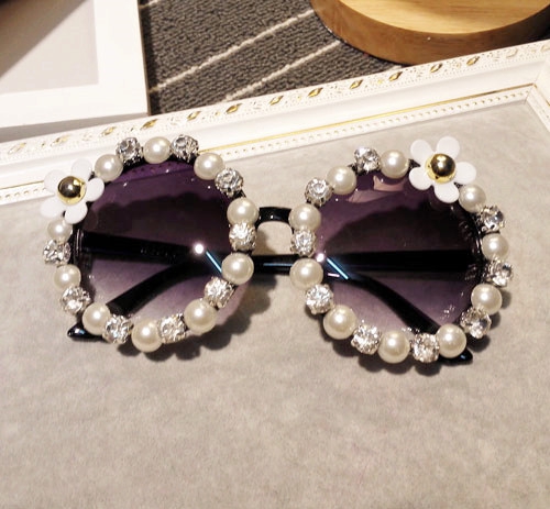 Дамски слънчеви очила над 10 различни модела