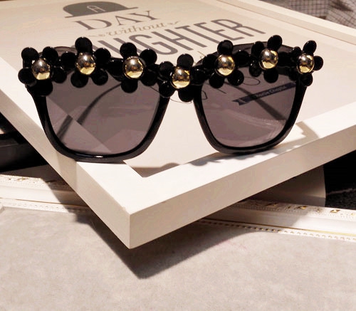 Дамски слънчеви очила над 10 различни модела