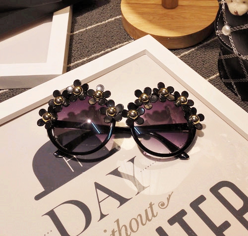 Дамски слънчеви очила над 10 различни модела