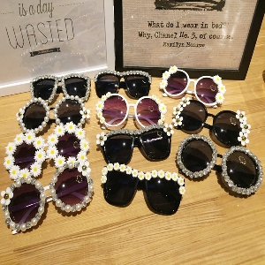 Дамски слънчеви очила над 10 различни модела
