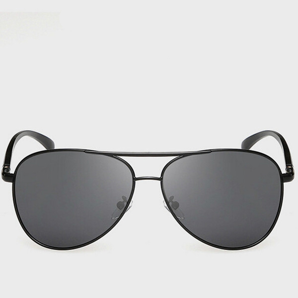 Мъжки слънчеви очила в различни цветове на стъклата и рамката